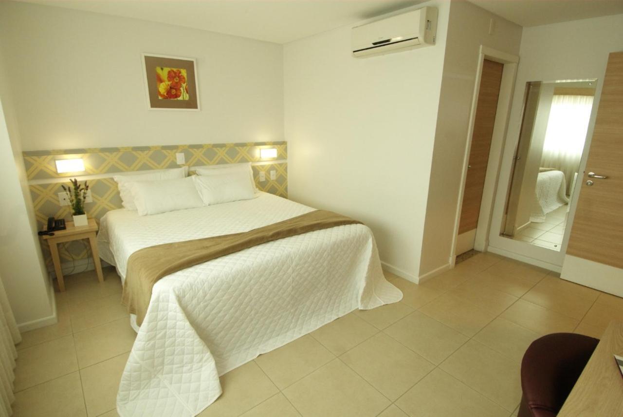 Br Suites Hotel Navegantes Exterior photo
