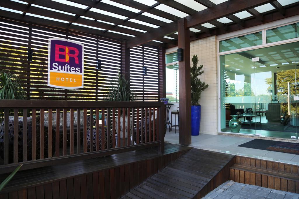 Br Suites Hotel Navegantes Exterior photo